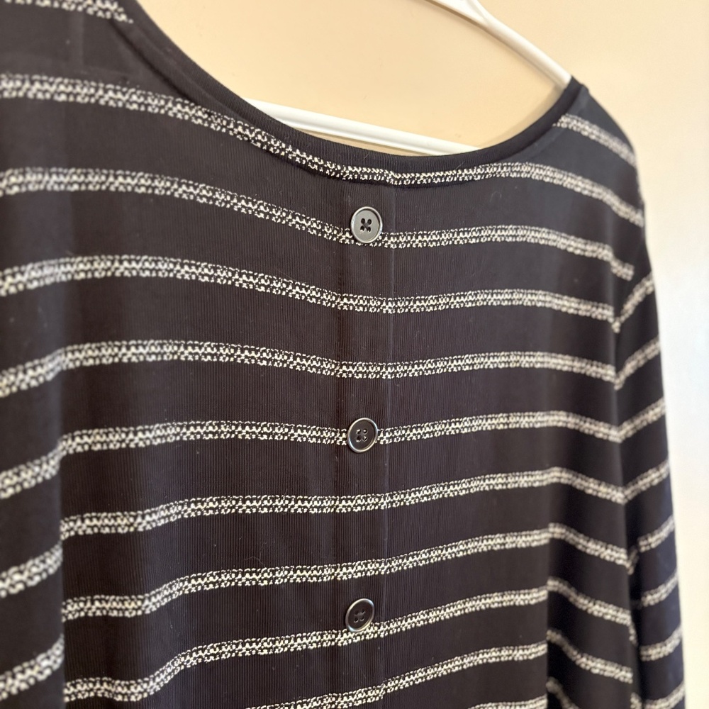 Reitmans Black & White Striped Knit Top Button Back – Plus Size 3X EUC - Picture 10 of 13